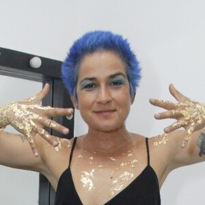 Lan Lanh inovou o visual e fez show com os cabelos azuis