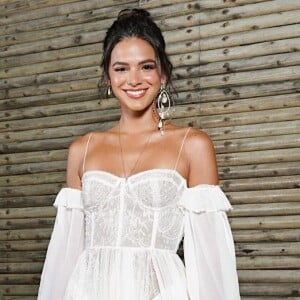 Bruna Marquezine garantiu que emprestaria o look usado na NYFW a uma amiga