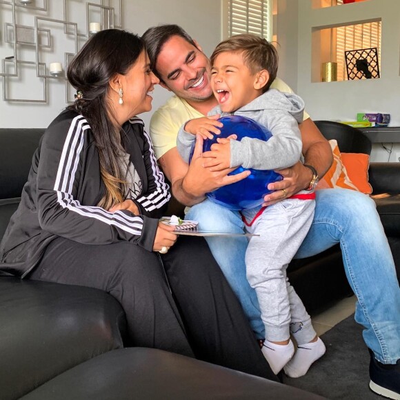 Simone é casada com o empresário Kaká Diniz, com quem tem Henry, de 4 anos