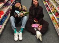 Sasha se diverte com Marquezine em chão de supermercado: 'Duas crianças'. Fotos!