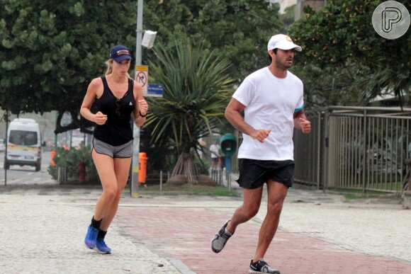 Grazi Massafera e Patrick Bulus eram clicados praticando exercícios juntos no Rio de Janeiro