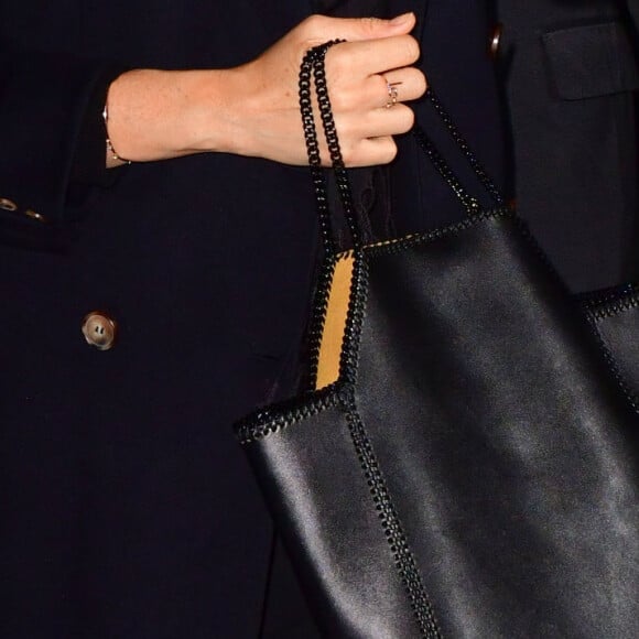 Mais tarde, Meghan Markle foi fotografada com bolsa Falabella da grife Stella McCartney