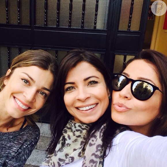 Grazi Massafera está na Espanha com as amigas Anna Lima e Gisele Alves estudando interpretação