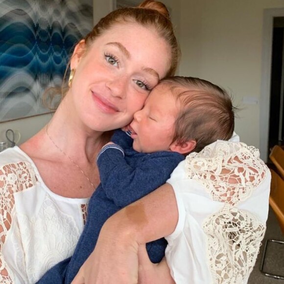 Marina Ruy Barbosa apareceu abraando o afilhado, Eduardo, em foto postada por Luma Costa