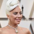 Lady Gaga cruzou o red carpet com uma joia avaliada em R$ 113 milhões