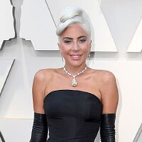 'Bonequinha de Luxo'! Lady Gaga cruza red carpet do Oscar com joia de R$ 113 mi