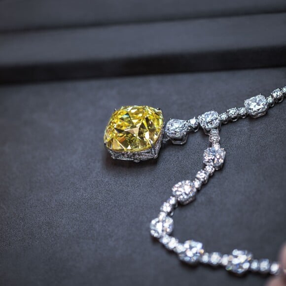 A Tiffany Diamond, dona da joia com o diamante amarelo, estima o preço da joia em R$ 113 milhões