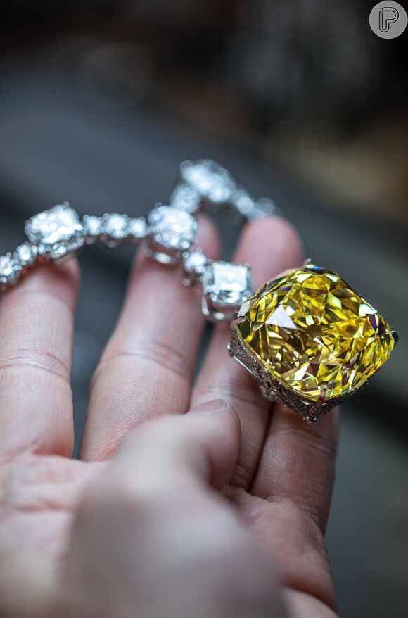 Lady Gaga usou um dos maiores diamantes amarelos do mundo