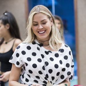 'BBB19': no Paredão, Isabella cita doença de mãe e web critica. 'Apelando'