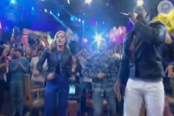 Angélica se empolga dançando música da banda baiana É o Tchan no programa 'Altas Horas' de sábado, 27 de setembro de 2014