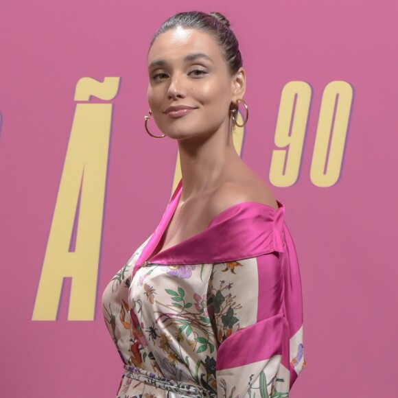 Globo negou afastamento de Débora Nascimento de 'Verão 90': 'O cronograma de gravação da novela segue normalmente e não há nada incomum acontecendo'