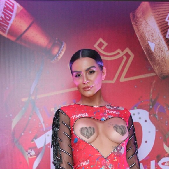 O tapa-seio usado por Cleo Pires no Carnaval 2018 já voltou a ser tendência!