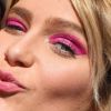 Na trend da maquiagem neon, Isabella Santonni arrasou com os olhos pink neon bem marcado para curtir o Carnaval