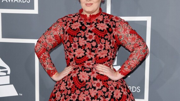 Sem a companhia do noivo, Adele tem se sentido 'mãe solteira' em Los Angeles