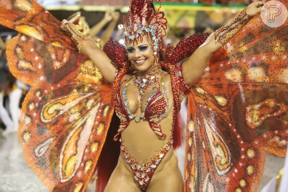 Viviane Araújo brilha no Salgueiro como borboleta com asas e cabelo de mais de 1 metro