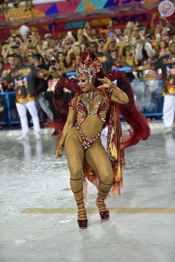 Viviane Araújo tem 43 anos e 12 anos de Carnaval, sem planos de se aposentar