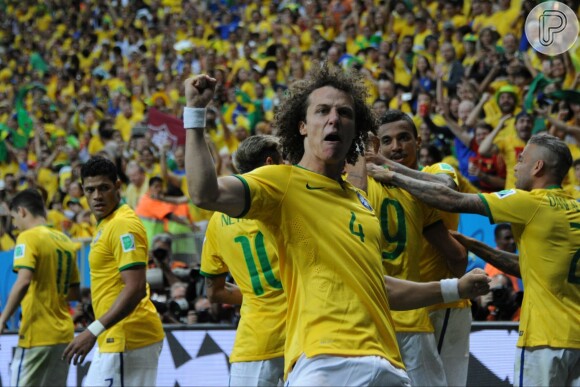O zagueiro da Seleção Brasileira, David Luiz, virou sensação da Copa do Mundo com a sua cabeleira: 'Agora é minha marca'