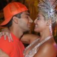 Deborah Secco e o marido, Hugo Moura, trocaram beijos no Baile da Arara nesta terça-feira, 5 de março de 2019