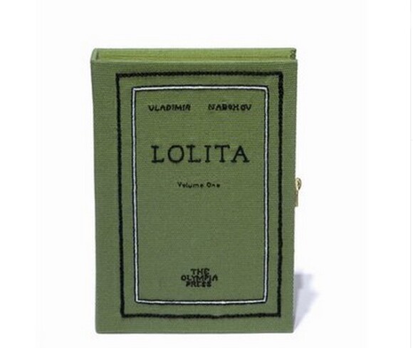 A book clutch 'Lolita' da Olympia Le Tan custa aproximadamente R$4.500