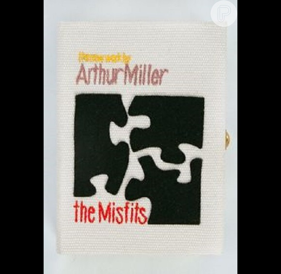 A book clutch 'The Misfits', de Argur Miller, é da designer Olympia Le Tan