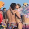 Sasha Meneghel já foi fotografada trocando beijos com namorado em praia do Rio