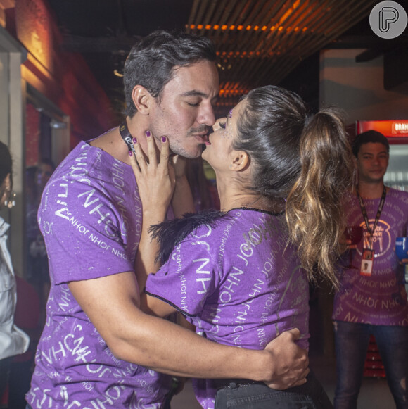 Paula Fernandes e o namorado, Gustavo Lyra, marcaram presença no desfile das vencedoras do Carnaval do Rio de Janeiro na Sapucaí, neste sábado, 9 de março de 2019
