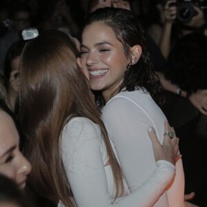 Bruna Marquezine contou que ela e Marina Ruy Barbosa tentaram se aproximar, mas a amizade não foi adiante