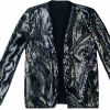 Uma jaqueta brilhosa já muda o look com o truque da terceira peça né? Essa metalizada é da Mixed R$ 259