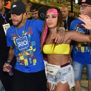 Anitta disse não se lembrar do beijo em Neymar em camarote na Sapucaí