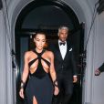 Moda vintage! Kim Kardashian foi à premiação com um vestido de 21 anos, da coleção de Thierry Mugler. A peça é considerada vintage no mundo da moda por ter sido feita entre a década de 20 e 1999