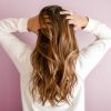 Dicas caseiras para um cabelo mais saudável: fios brilhantes, sem aspecto poroso e cabelo soltinho