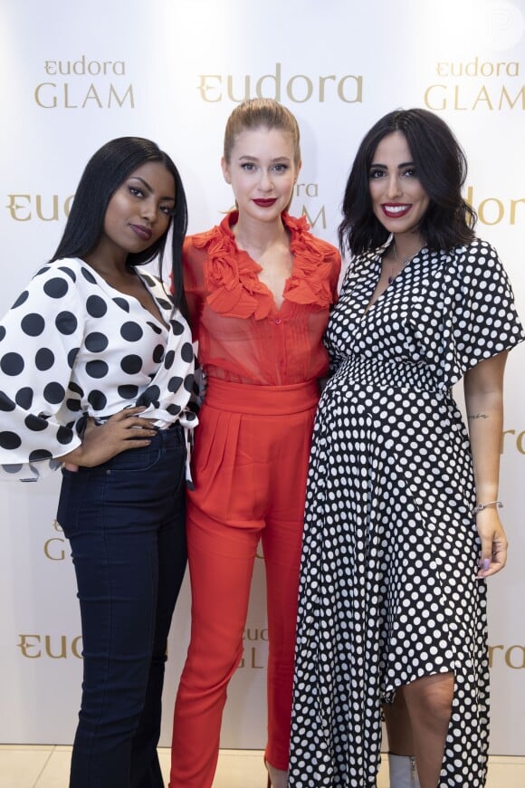 Marina Ruy Barbosa posou com Camila Nunes e Jade Sebá em evento de beleza