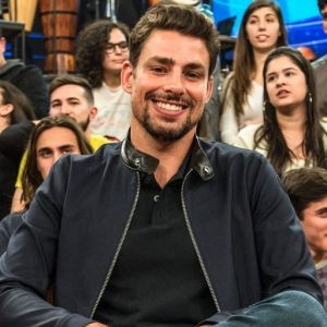 Cauã Reymond renovou contrato com a Globo por longo prazo e fez algumas exigências, diz a coluna 'Retratos da Vida', do jornal 'Extra', nesta quinta-feira, 21 de março de 2019