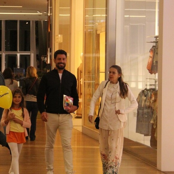 Pai de Sofia, Cauã Reymond perdeu a mãe, Denise, no começo do ano