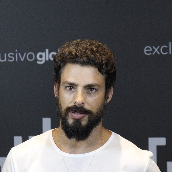 Cauã Reymond fez exigências ao renovar contrato com a TV Globo, diz a coluna 'Retratos da Vida', do jornal 'Extra'