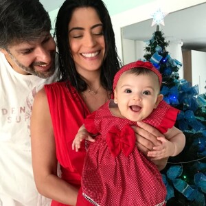 A atriz Carol Castro e o violinista Felipe Prazeres são pais de Nina de 1 ano e 7 meses.