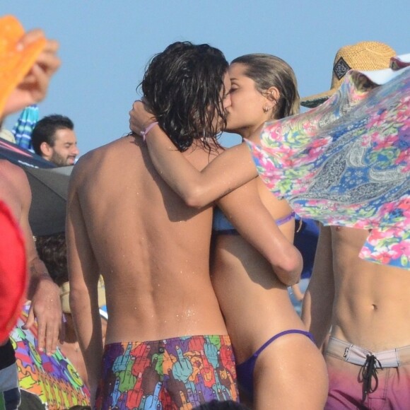 Sasha Meneghel e Bruno Montaleone têm postado os momentos que estão vivendo na Jamaica.