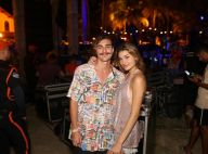 Bruno Montaleone faz registro de Sasha caminhando pela praia com biquíni neon