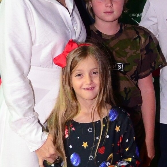 Mas, ao dar um sorriso para as fotos, Eva chamou a atenção
