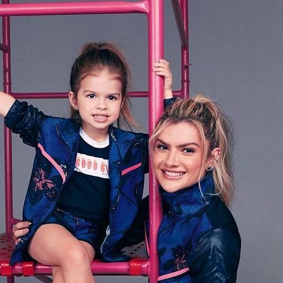 Mirella Santos e a filha, Valentina, adoram se produzir com roupas iguais