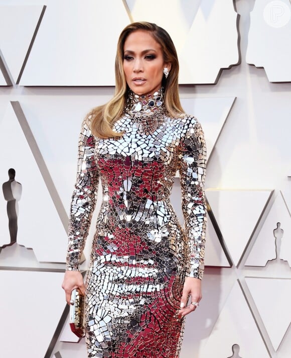 Jennifer Lopez está sempre com a pele glow no tapete vermelho das premiações