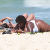 Anitta faz topless ao ir à praia com Jojô Toddynho