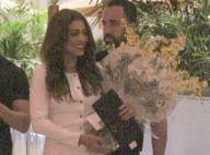 Juliana Paes beija marido, ganha flores e recebe famosos em festa de 40 anos
