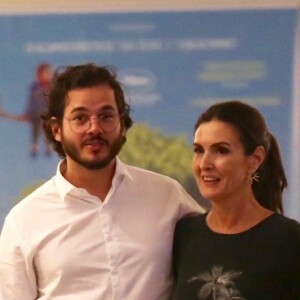 Fátima Bernardes e Túlio Gâdelha se divertiram juntos em shopping no Rio de Janeiro