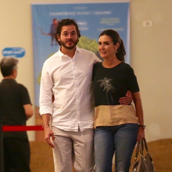 Fátima Bernardes e Túlio Gâdelha se divertiram juntos em shopping no Rio de Janeiro