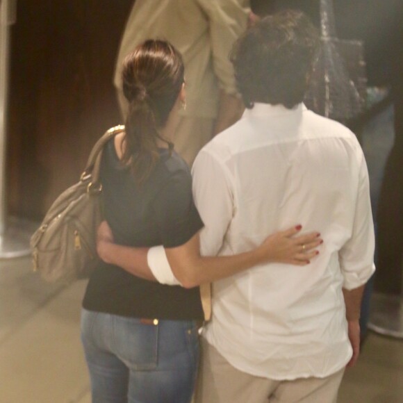 Fátima Bernardes e Túlio Gâdelha apareceram abraçados em fotos durante o passeio
