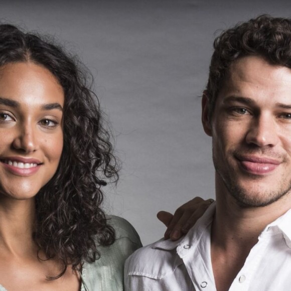 A atriz Débora Nascimento afirmou que existe um elo eterno entre ela e o ex-marido, José Loreto.