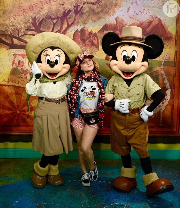 'Mickey já me reconhece!', exclamou Larissa Manoela ao reencontrar o personagem da Disney