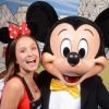 Larissa Manoela é lembrada por Mickey após mais de 10 viagens a Disney, como mostrou em vídeo nesta sexta-feira, dia 29 de março de 2019