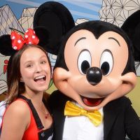 BFFs! Larissa Manoela é reconhecida por Mickey na Disney: 'Ele lembrou'. Vídeo!